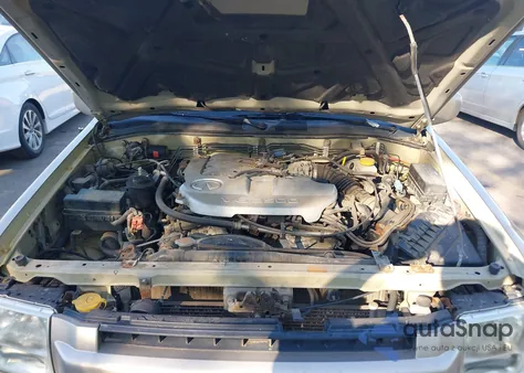 2002 Infiniti Qx4 Luxury z USA, uszkodzony, nr VIN JNRDR09Y52W262077